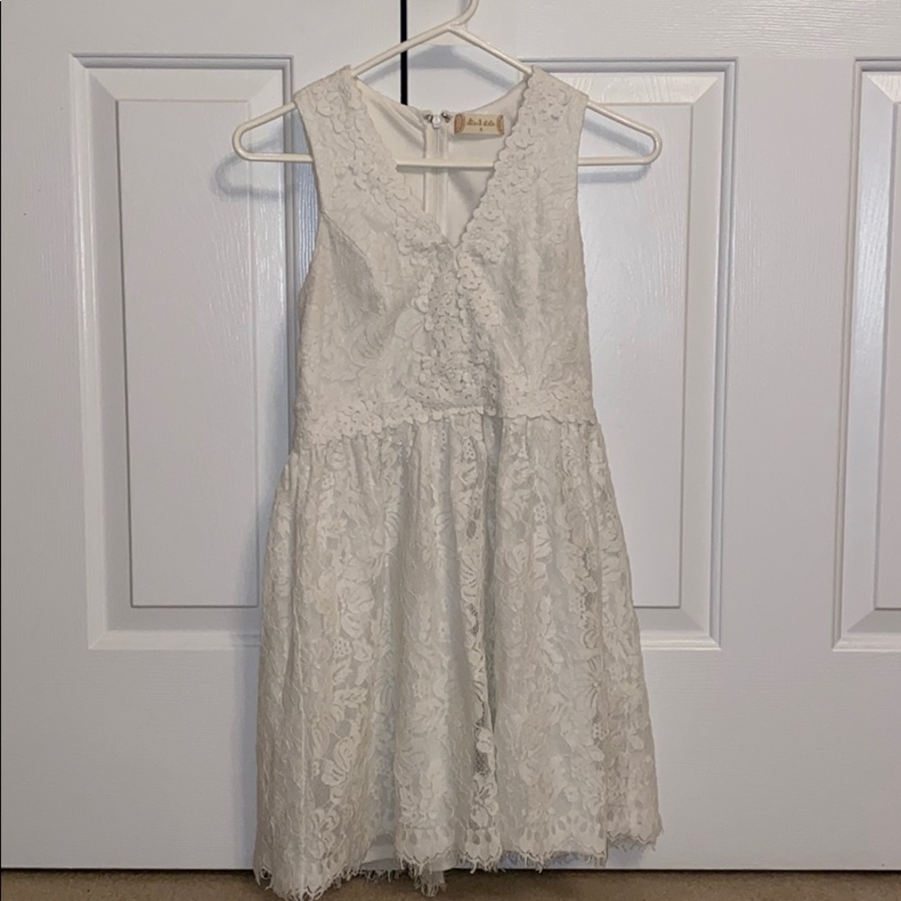 women’s white dress